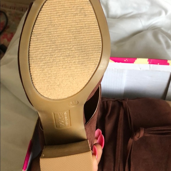 Heels - Picture 3 of 3